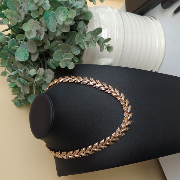 Vintage‎ Gold Tone Leaf Link Statement Necklace by Trifari Jewelry - Picture 1 of 7